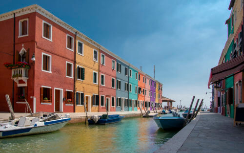 Burano, Italy, colorful houses, canal, boats, tourst attraction, tourists, Włochy