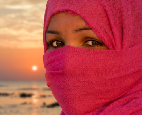 Egiptian woman, red headkerchief sunset