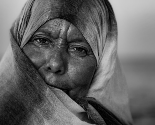Egiptian woman, headkerchief, sad, sad woman, woman, bw, b&w, black and white, old woman