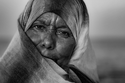Egiptian woman, headkerchief, sad, sad woman, woman, bw, b&w, black and white, old woman
