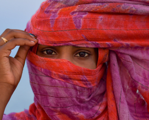 Egiptian woman, redheadkerchief