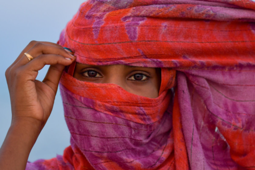 Egiptian woman, redheadkerchief